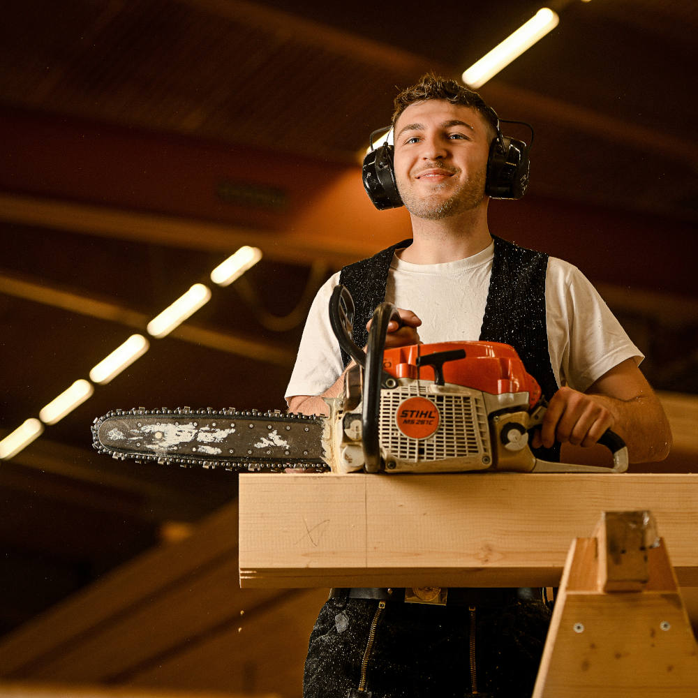Fleischmann-Holzbau-Motorsaege.jpg